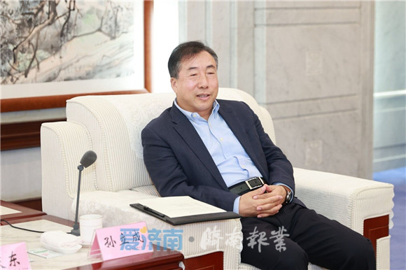 孙立成会见经济日报社社长兼总编辑郑庆东